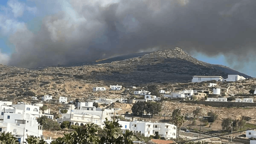 Φωτιά στην Ίο